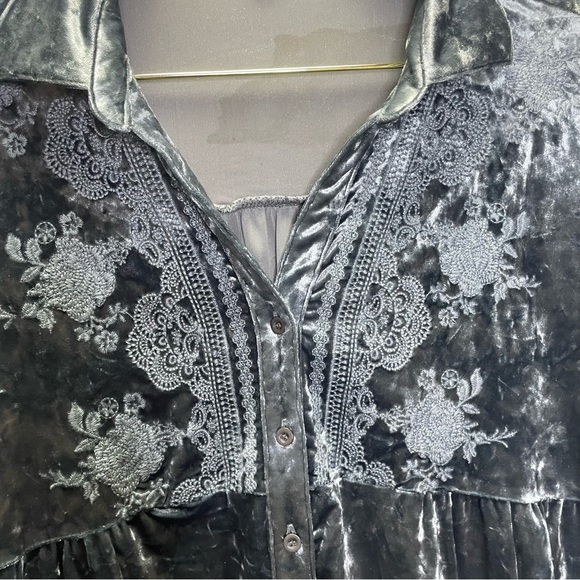 Andree by Unit Whimsigoth Boho Blue Crushed Velvet Embroidered Button Down Top - Picture 5 of 6
